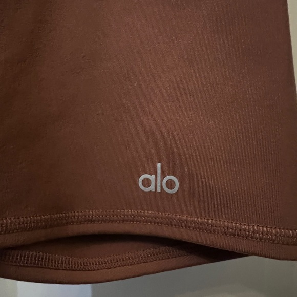 Alo Yoga 5" Airbrush High Waist Biker Short in Chestnut, Small - Picture 4 of 9